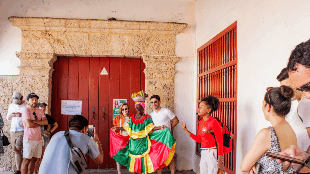 Free Great Center Tour: Walled City & Getsemani (English)